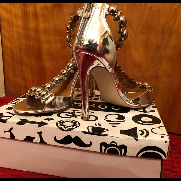 Silver High Heel Shoes - Picture 2 of 4